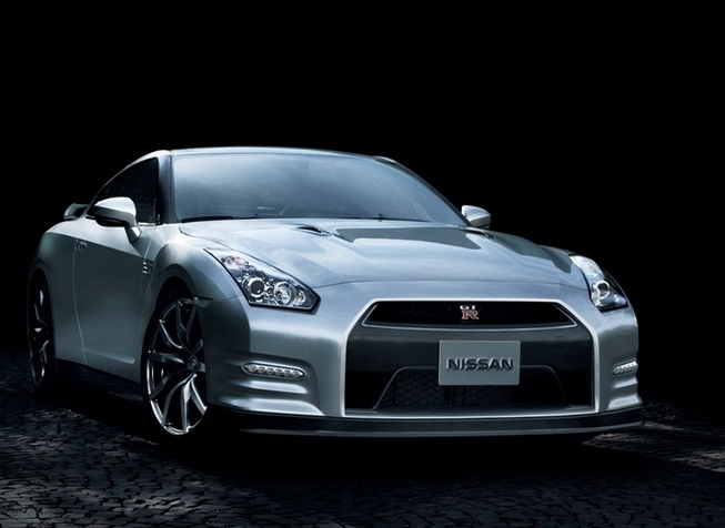 画像は2013年モデルの日産GT-R 2014日産GT-Rニスモ（NISMO）の価格は1500万円オ...